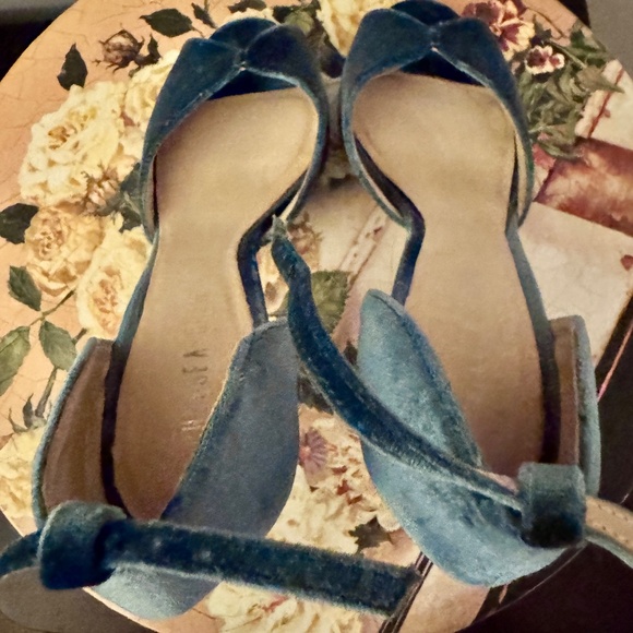 Chelsea Crew Lola Blue Velvet shoes  size 8 1/2 - Picture 4 of 9